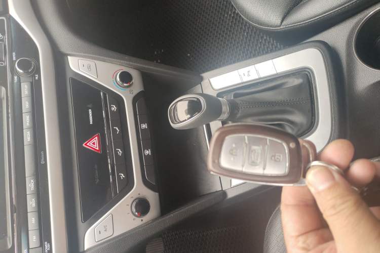 Used Hyundai Elantra (6th Generation / Lingdong) 2016 1.6L Automatic ZhiXuan · Luxury Version
