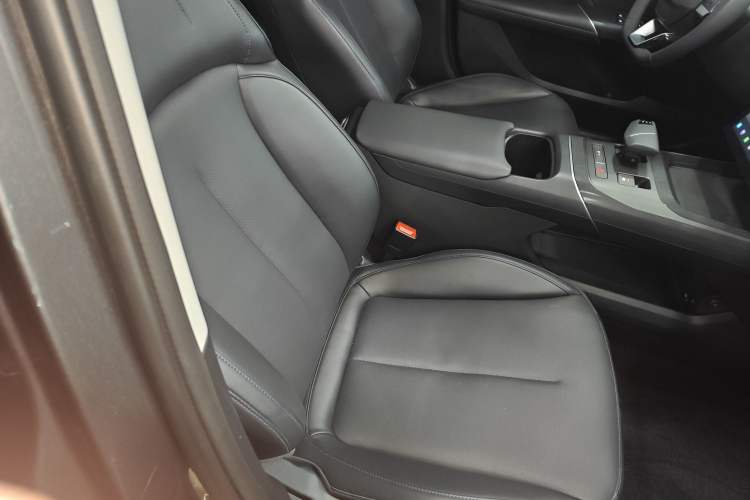 Used CHANGAN Eado 2025 Blue Whale 1.5T 500Bar Prestige Model Right Front Seat