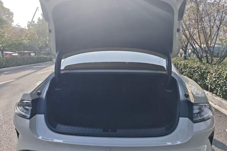 Used Xiaomi Auto SU7 2024 Four-Wheel Drive Ultra-Long Range Advanced Intelligent Driving Max Edition