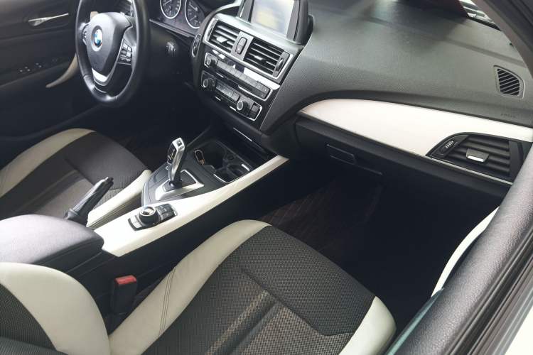 Used BMW 1 Series 2015 118i Urban Design Package Exterior 3