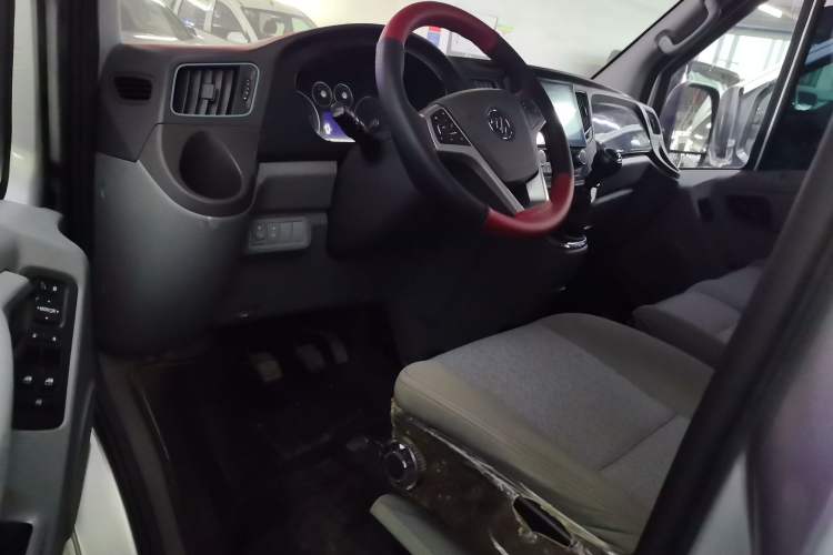 Used Foton Toano 2024 Joyear Multi-Function 2.0T Manual Long-Wheelbase Mid-Roof Model with Single Rear Tire Available in 5/6/7/9-Seater Configurations