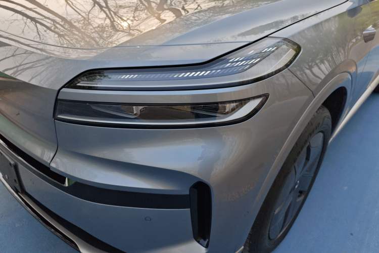 Used ONVO Luxeed L90 2025 Model—Max Six-Seater Version Left Front Headlight