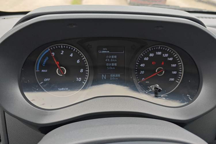 Used Wuling Yangguang 2024 300KM Comfort Version Passenger Van 75kW