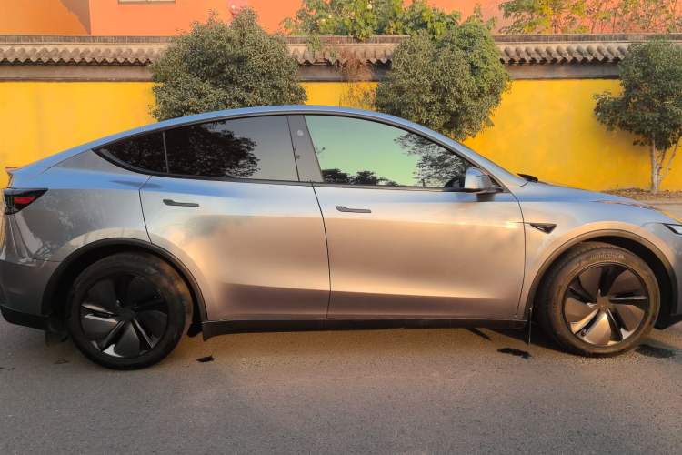 Used Tesla Model Y 2025 Updated Version Long-Range All-Wheel Drive