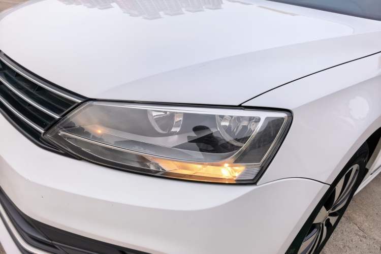 Used Volkswagen Sagitar 2018 1.6L Automatic Comfort Model Left Front Headlight