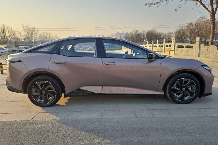 Used Toyota bZ3 2023 616 km Long-Range Premium