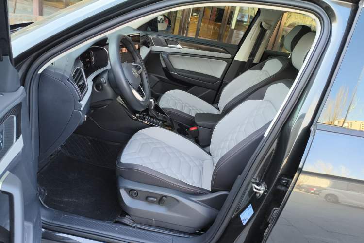 Used Volkswagen Tayron 2025 Facelifted Model, Popular Version, 300TSI Driver Seat