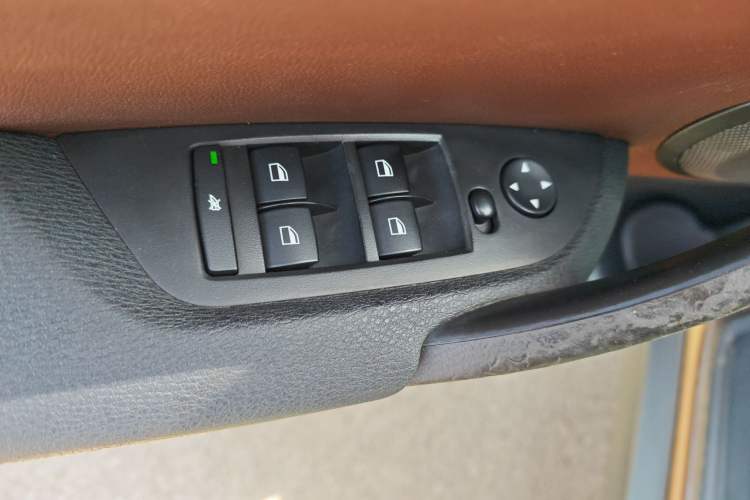 Used BMW X1 2014 sDrive18i Leading Model
