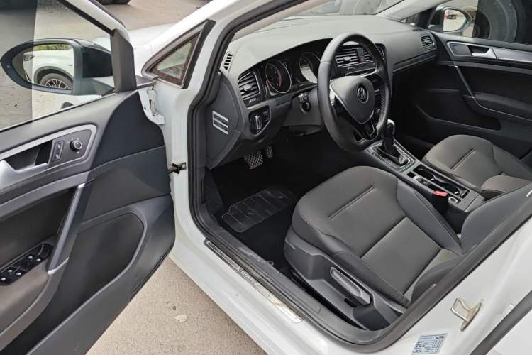 Used Volkswagen Golf 2017 230TSI Automatic Comfort Edition – Celebrating Milestone of One Million Units
