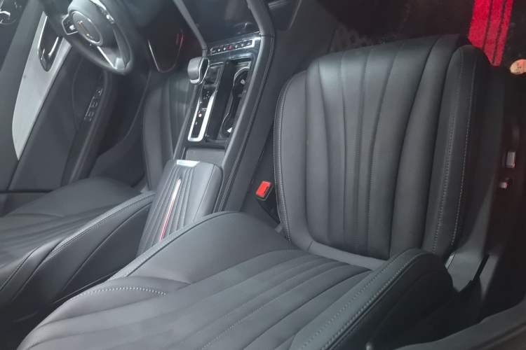 Used Hongqi H5 2025 1.5T DCT Qiyun 500 000th Unit Commemorative Edition Right Front Seat