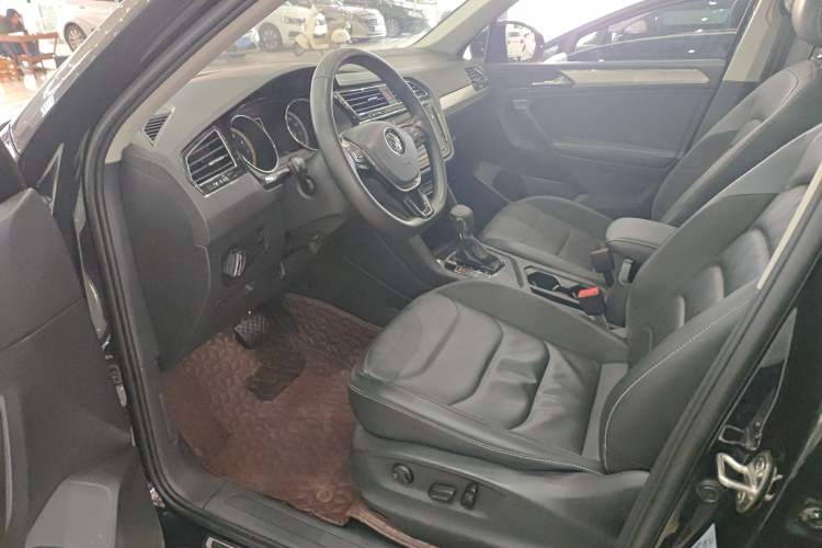 Used Volkswagen Tiguan L 2020 330TSI Automatic Two-Wheel Drive Panoramic Comfort Edition China VI Standard Interior 1