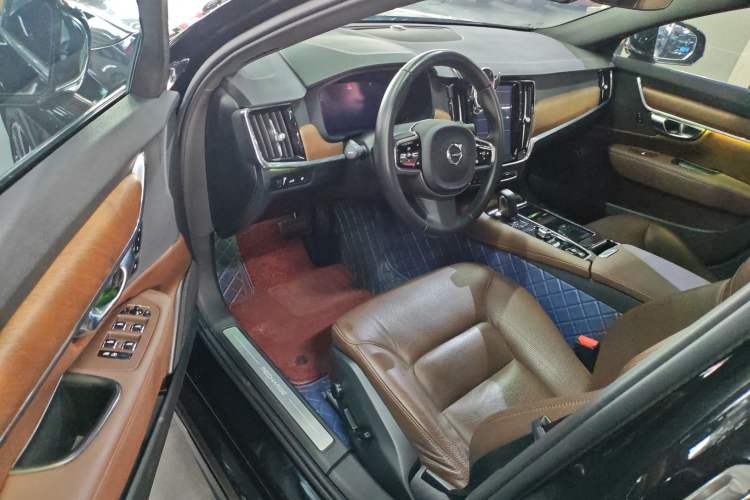 Used Volvo S90 New Energy 2021 T8 eDrive Hybrid Zhiyi Luxury Edition
