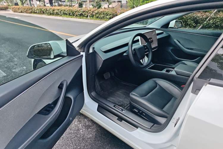 Used Tesla Model 3 2025 Rear-Wheel-Drive Version
