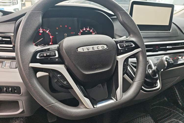 Used Iveco Fidato 2023 C30 Passenger Van 2.0T 93kW Manual Transmission Xingtu Edition Low Roof
