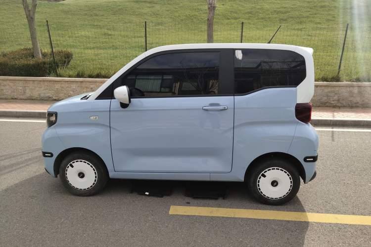 Used Chery QQ Ice Cream 2022 170km Sundae Phosphate Lithium-Ion