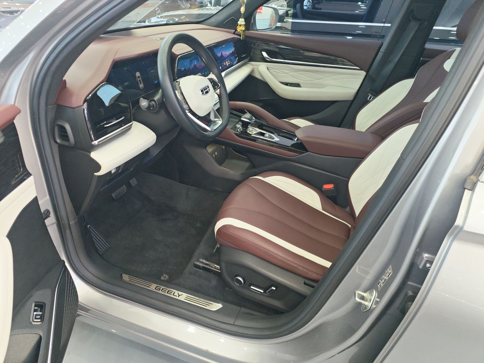Geely Auto Monjaro L 2021 2.0TD DCT EVO Two-Wheel Drive Prestige Version — снимка 15