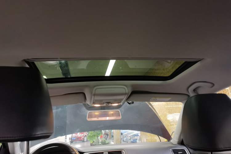 Used Volkswagen Sagitar 2014 Revised Version 1.4TSI Automatic Luxury Edition