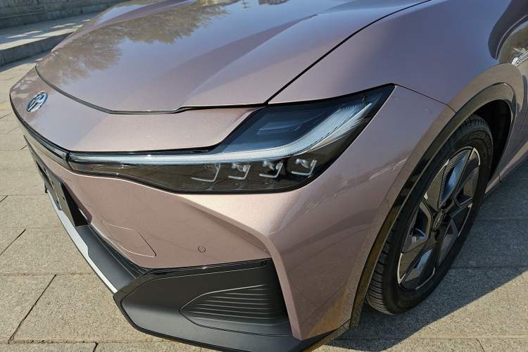 Used Toyota bZ3 2023 616 km Long-Range Premium Left Front Headlight