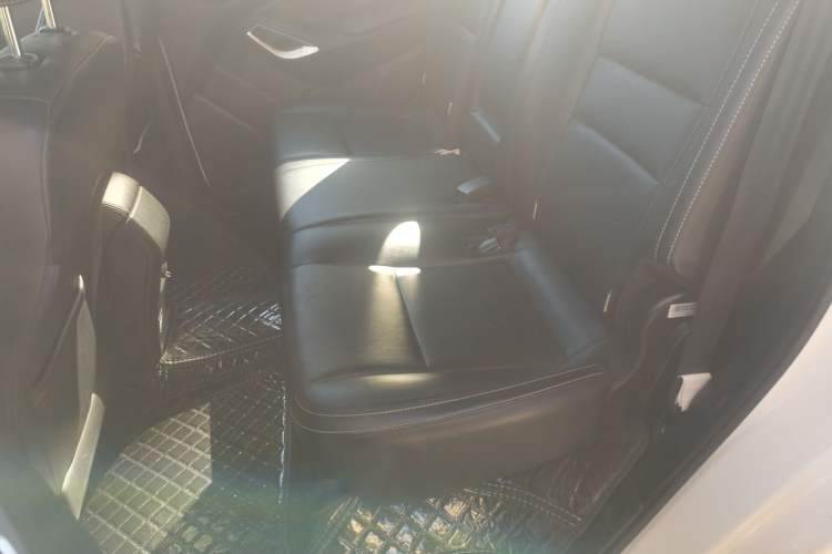 Used JMC Yusheng S350 2017 2.0T Automatic 2WD Diesel Luxury Version with Sunroof 5 Seats