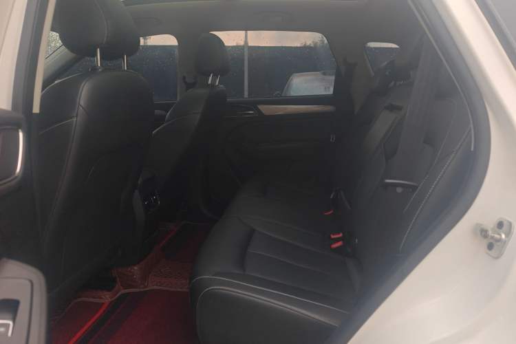 Ojetý Roewe RX5 2018 20T Two-Wheel Drive Manual Flagship Edition