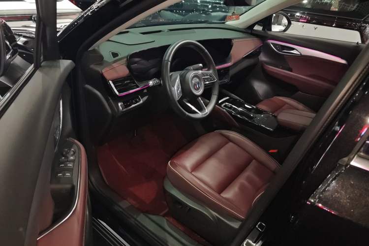 Used Buick Envision 2025 Encore Plus 28T Two-Wheel-Drive Platinum Edition Interior 2