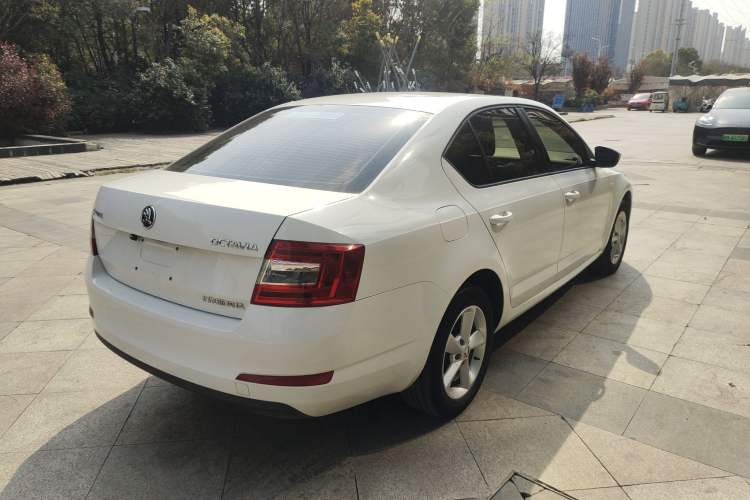Used Skoda Octavia 2017 1.6L Automatic Front-Wheel Drive Model