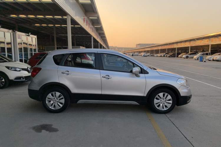 Used Suzuki S-Cross 2014 1.6L CVT Two-Wheel Drive Elite Version