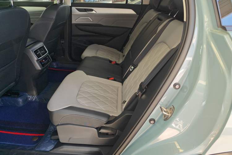 Used Volkswagen Tavendor 2023 380TSI All-Wheel Drive R-Line Journey Edition Interior 1