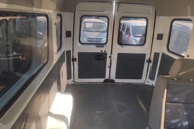 Used Dongfeng Yufeng Yufeng 2021 2.0T Power King Front-Drive Logistics Vehicle Long Wheelbase Mid-Roof Design 6–9 Seats China VI Emission Standard ZD20