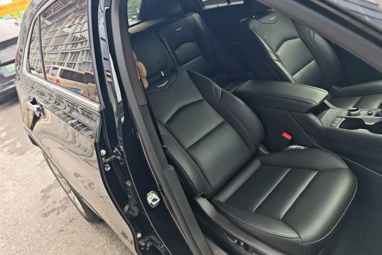 Used Cadillac XT4 2020 28T Two-Wheel-Drive Leading Version Right Front Seat