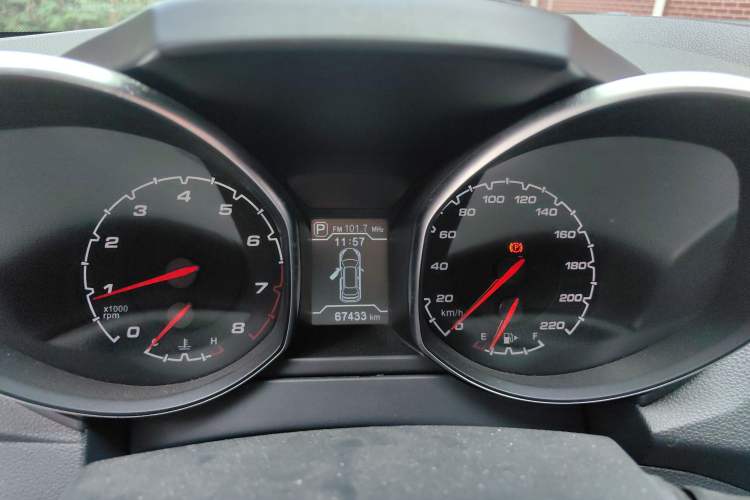 Used Chery Tiggo 5 2014 2.0L CVT Family Deluxe Edition Interior 4