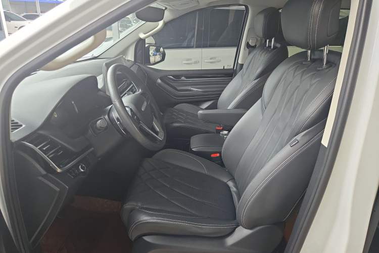 Used SAIC MAXUS G20 2023 PLUS 2.0T Diesel Automatic Luxury Edition
