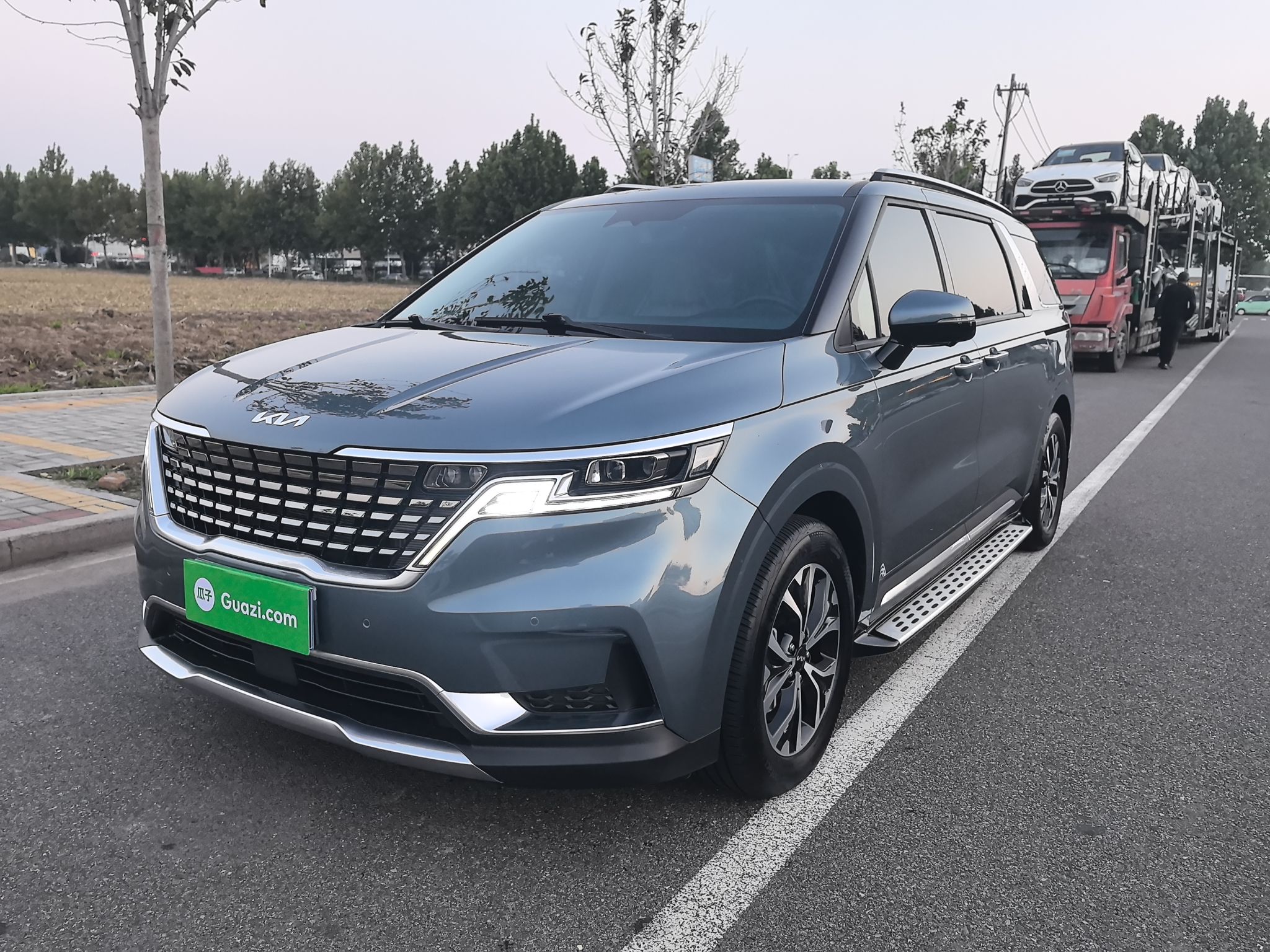 تحت مقدمة السيارة