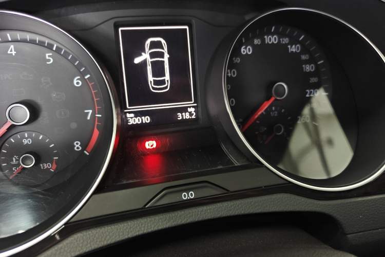 Used Volkswagen Magotan 2019 330TSI DSG Luxury Model China V Standard Odometer Close Up