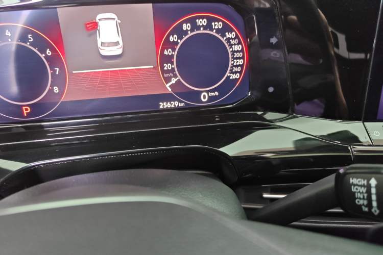 Used Volkswagen Golf 2023 Facelift 280TSI DSG R-Line Lite Odometer Close Up