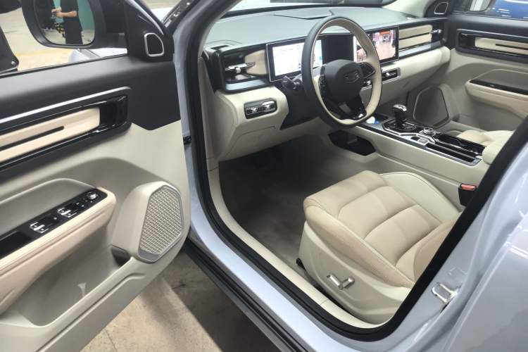 Used Geely Auto icon 2025 Linglong 1.5TD Ruyi Edition Interior 2