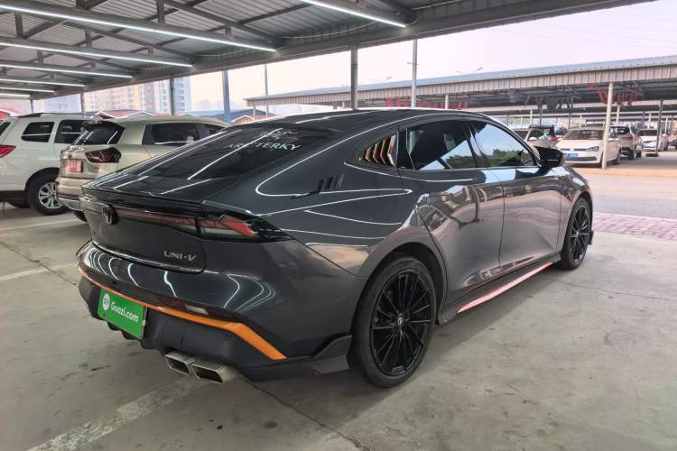 Used CHANGAN UNI-V 2024 1.5T Prestige Sport Edition Exterior 4