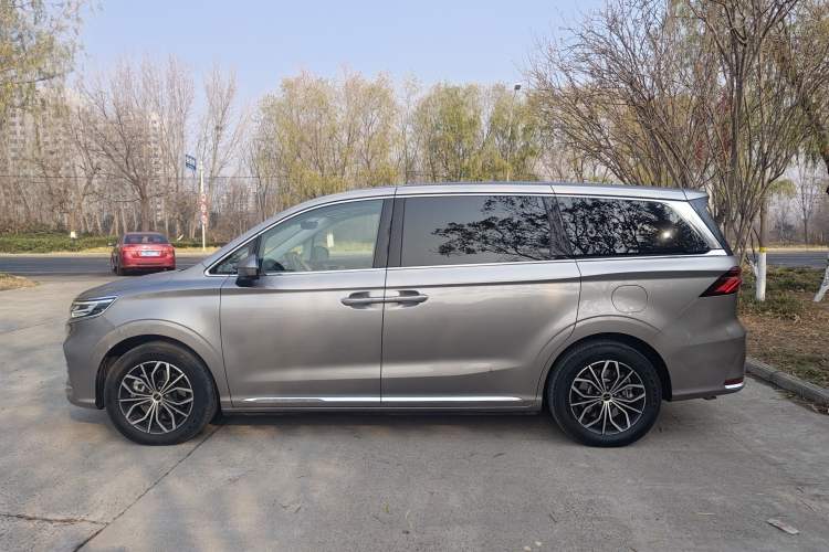 Used Roewe iMAX8 New Energy 2025 1.5T DMH Lu Zun Deluxe Edition
