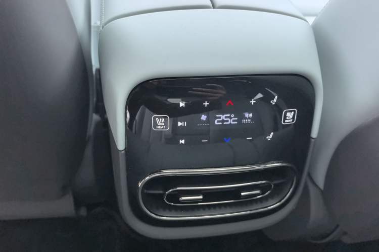 Used Leapmotor C01 2022 Four-Wheel Drive Dual-Motor Performance Version Interior 2