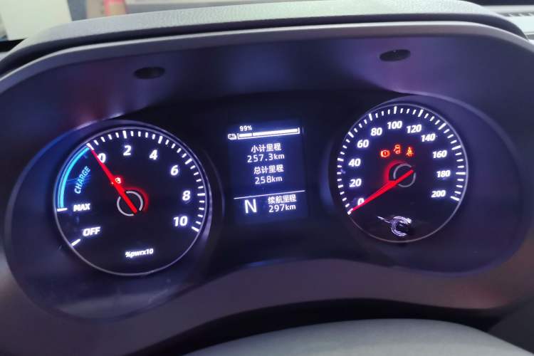 Used Wuling Yangguang 2024 300KM Comfort Version Passenger Van 75kW