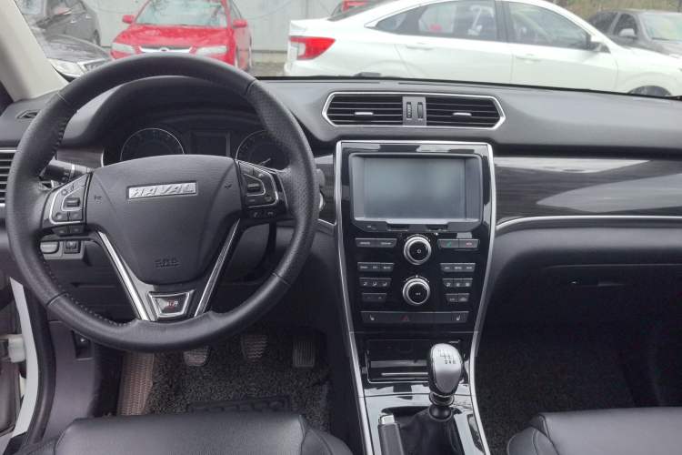 Used Haval H2 2016 Red Label 1.5T Manual Two-Wheel Drive Elite Model