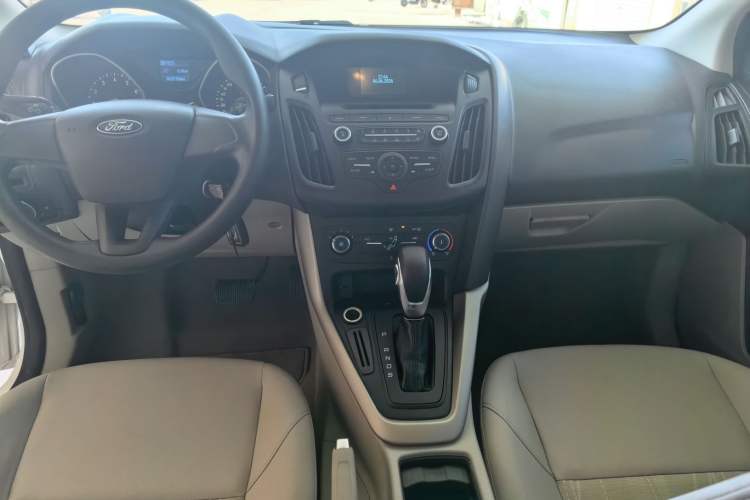 Used Ford Focus 2015 Sedan 1.6L Automatic Comfort Model Center Console