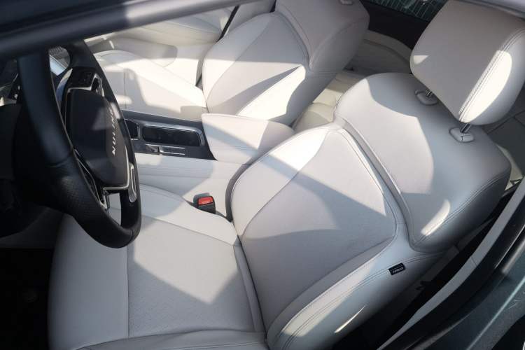 Used Wuling Xingyun 2023 2.0L DHT Flagship Edition