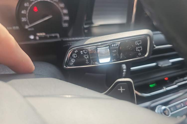 Used Lincoln Corsair 2020 2.0T Two-Wheel Drive Luxury Edition Interior 7