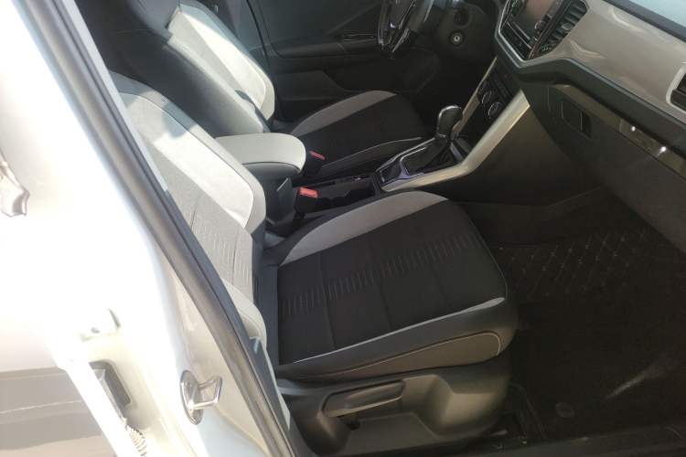 Used Volkswagen T-ROC 2019 230TSI DSG Two-Wheel-Drive Advanced Version China VI Standard
