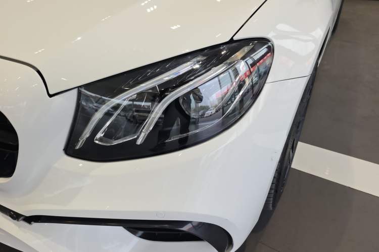 Used Mercedes-Benz E-Class 2020 E 300 L Sporty and Stylish Model
