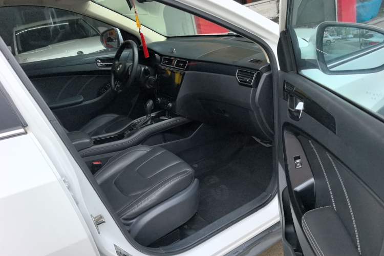 Used Dongfeng Fengon 580 2017 1.5T CVT Luxury Model Right Front Seat