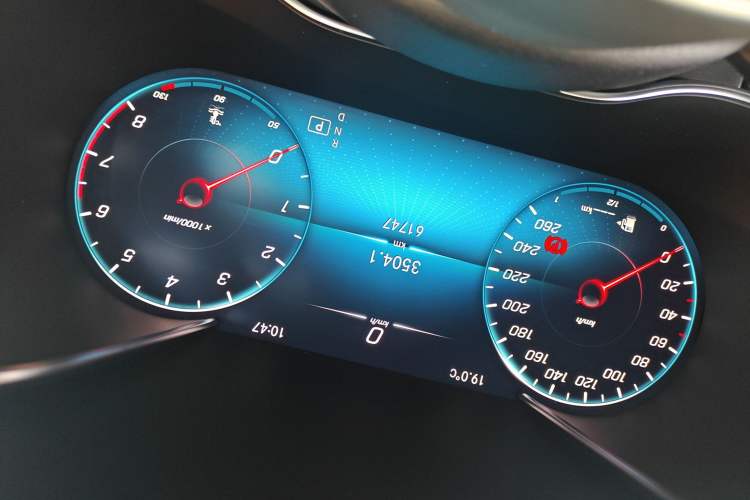 Used Mercedes-Benz GLC 2020 Facelift GLC 260 L 4MATIC Luxury Edition Odometer Close Up