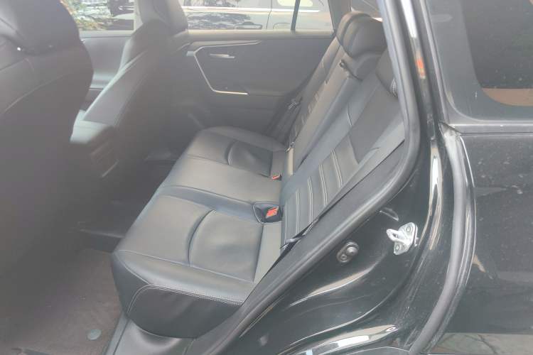 Used Toyota Wildlander 2022 2.0L CVT Two-Wheel Drive Luxury PLUS Edition Interior 4