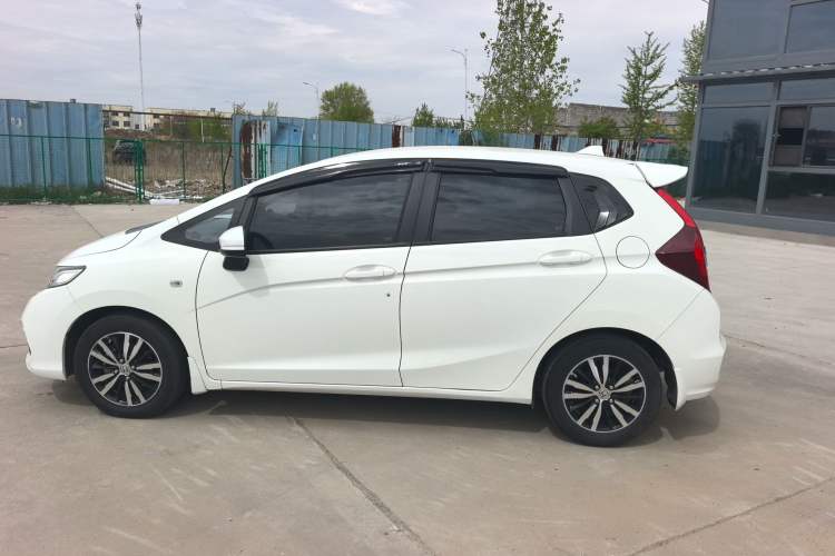 Used Honda Fit 2018 1.5L CVT Comfort Version Exterior 6